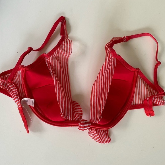 Victoria’s Secret Very Sexy Red White Stripes Bra - Picture 2 of 4